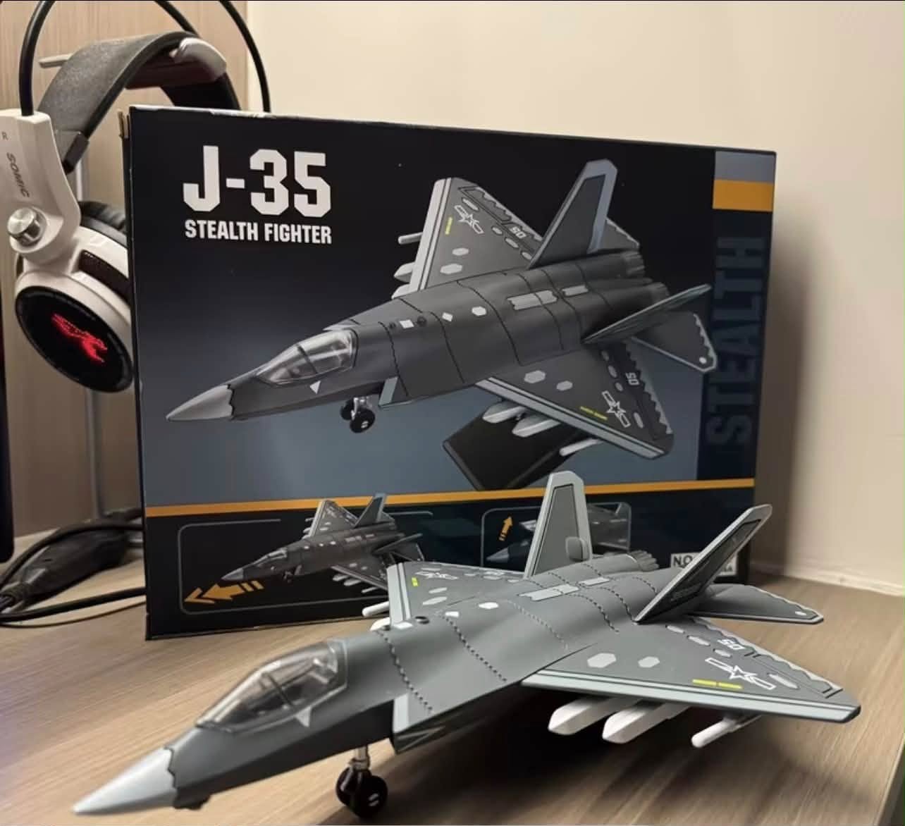 J-35 Aircraft Plastic Model Kit